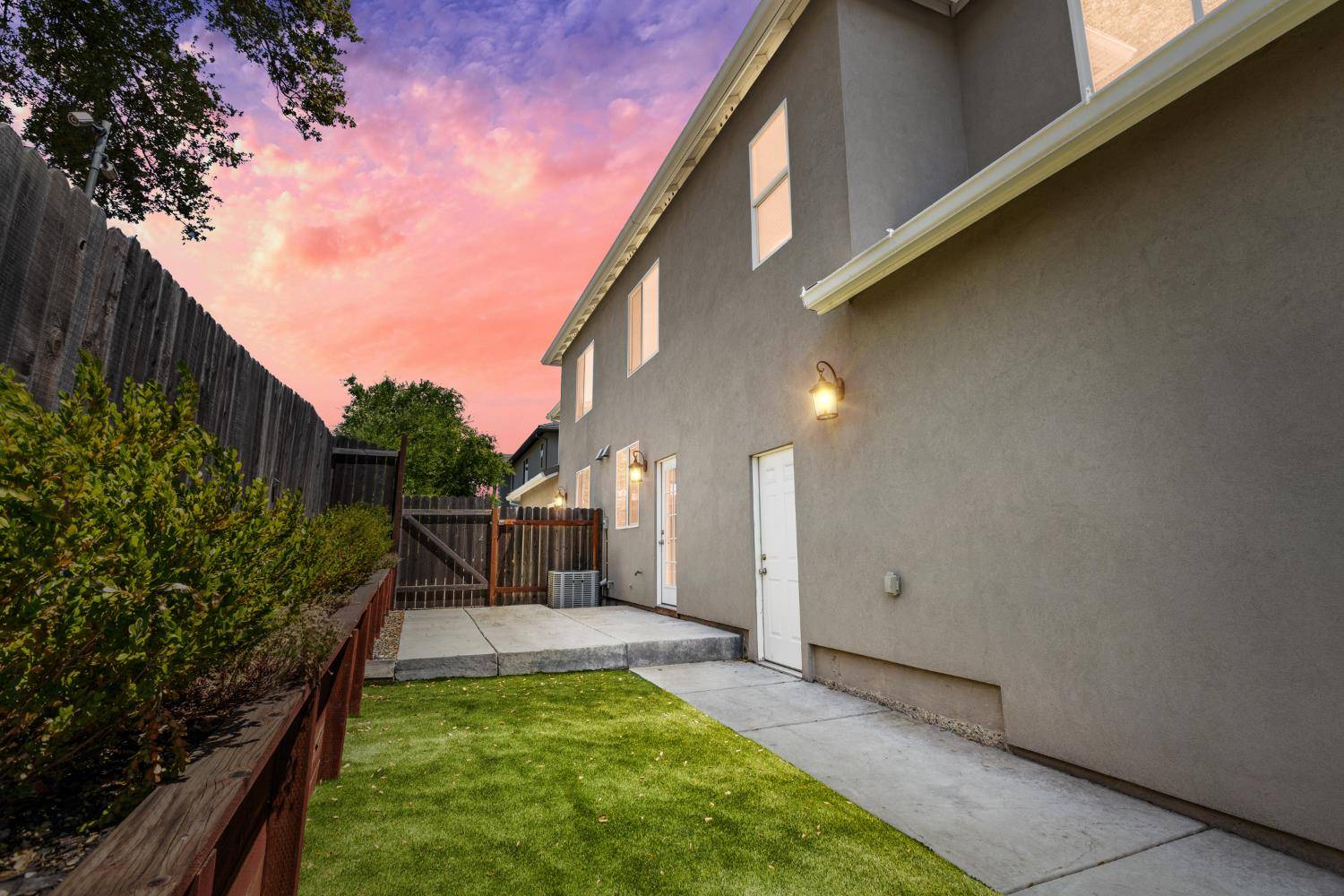 Carmichael, CA 95608,5965 Hilltop DR