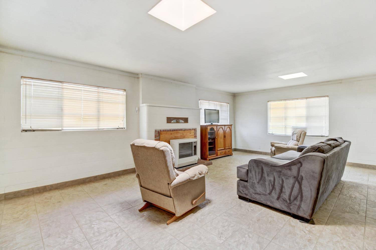 Olivehurst, CA 95961,2441 Feather River BLVD