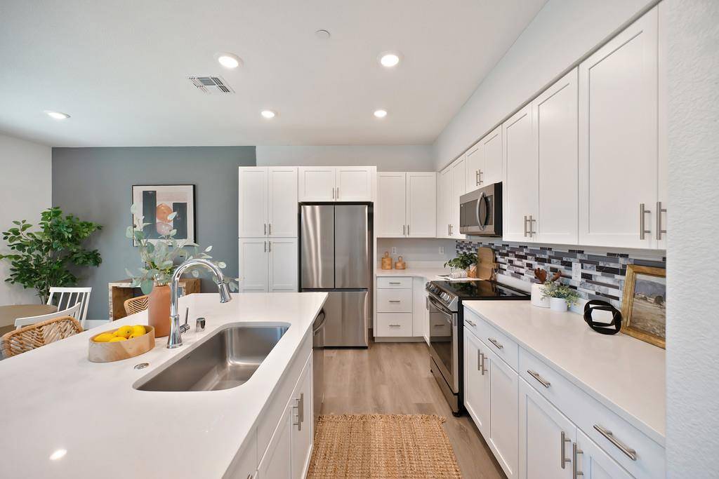Sacramento, CA 95835,5301 E Commerce WAY #36103