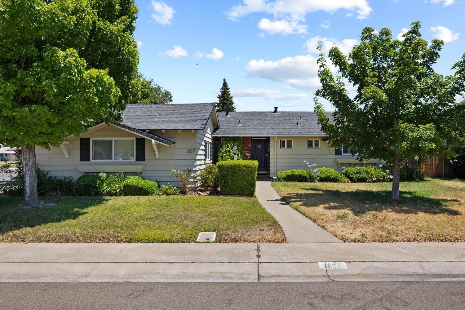 Yuba City, CA 95991,1307 Stafford WAY