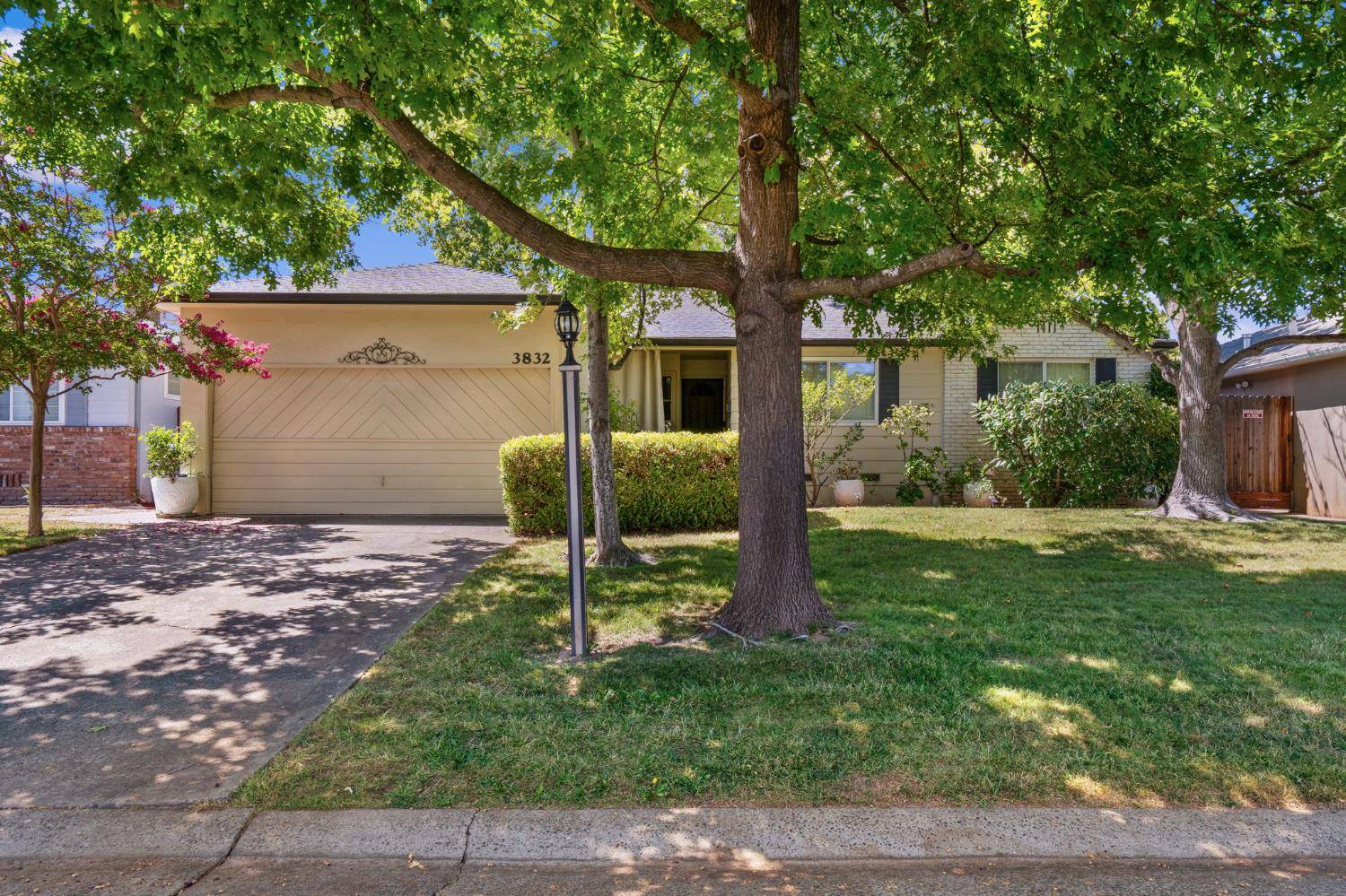 3832 Jo Ann DR, Sacramento, CA 95821