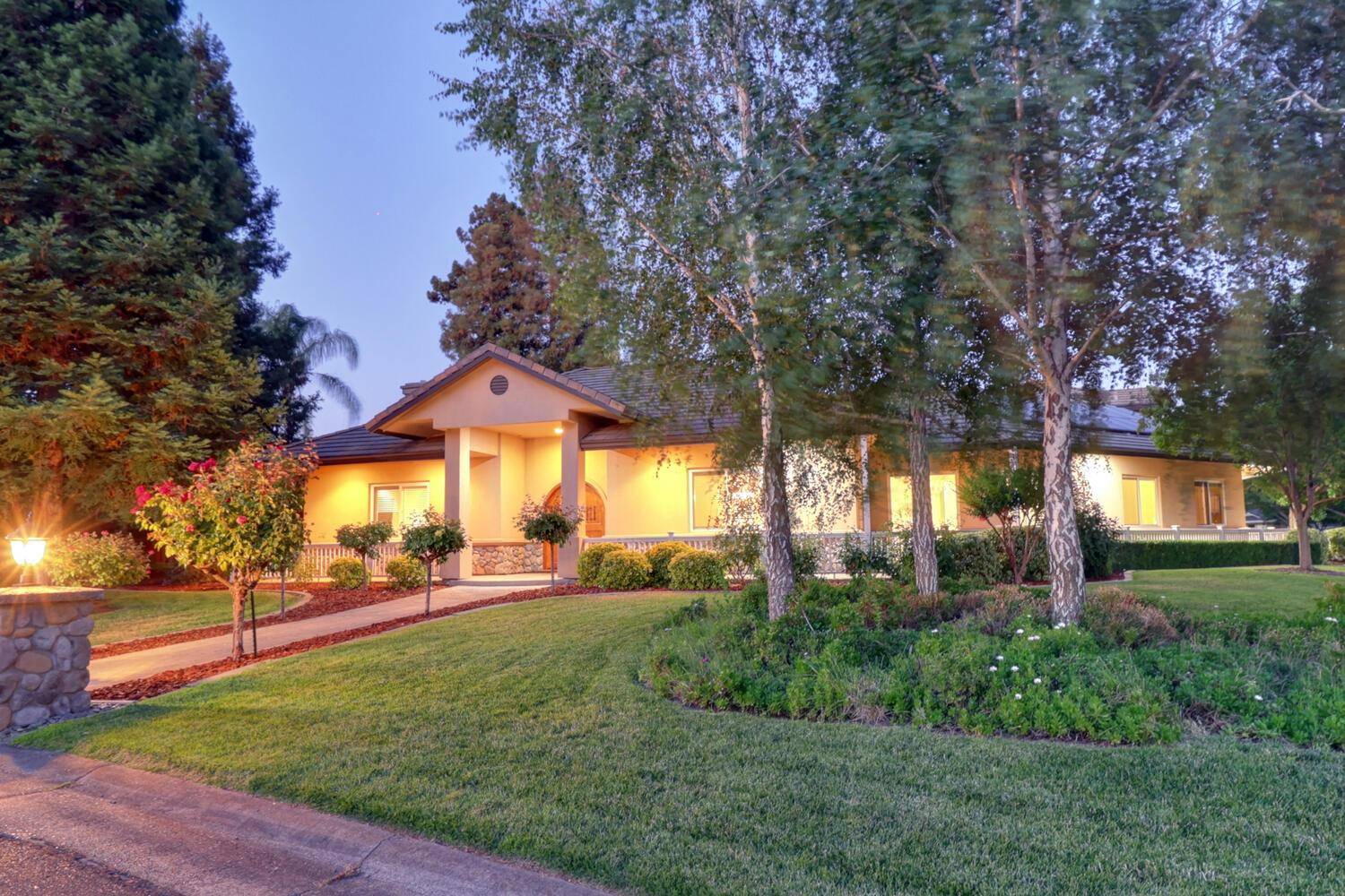 4900 Saint Augustine DR, Elk Grove, CA 95758