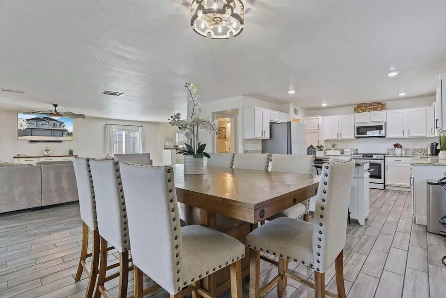 8841 Billfish WAY, Sacramento, CA 95828