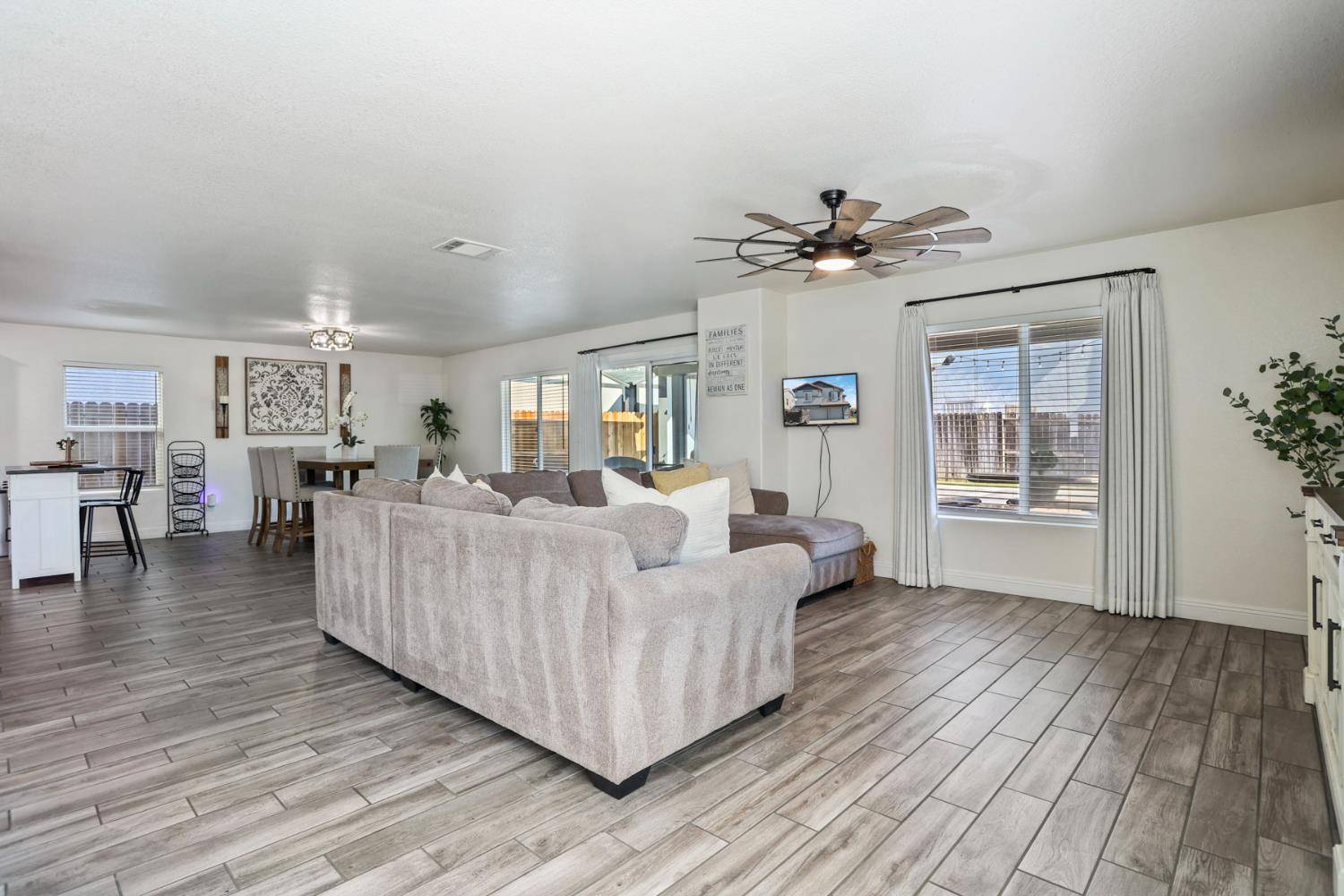 Sacramento, CA 95828,8841 Billfish WAY