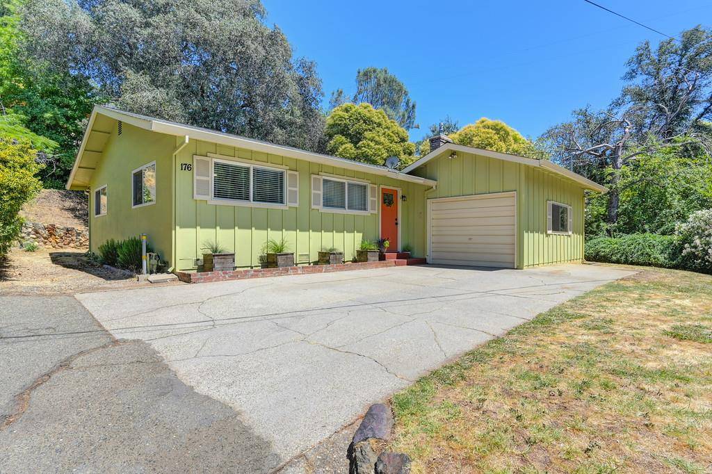 Auburn, CA 95603,176 Mulberry LN