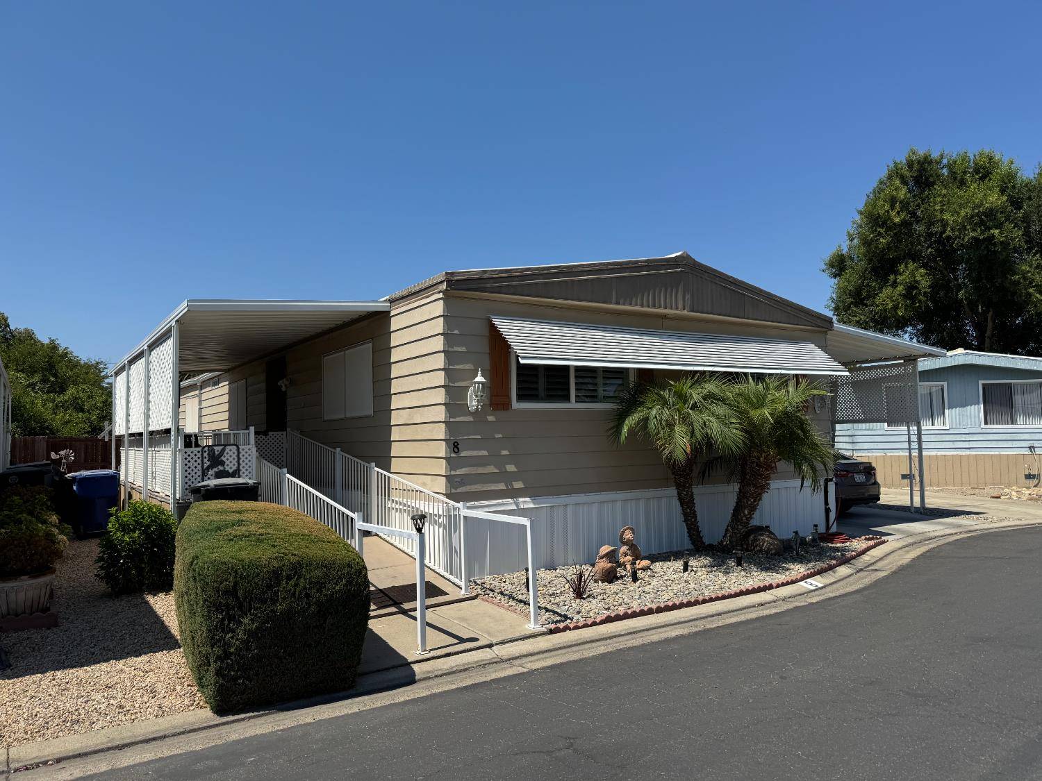 Patterson, CA 95363,250 E Las Palmas AVE #8