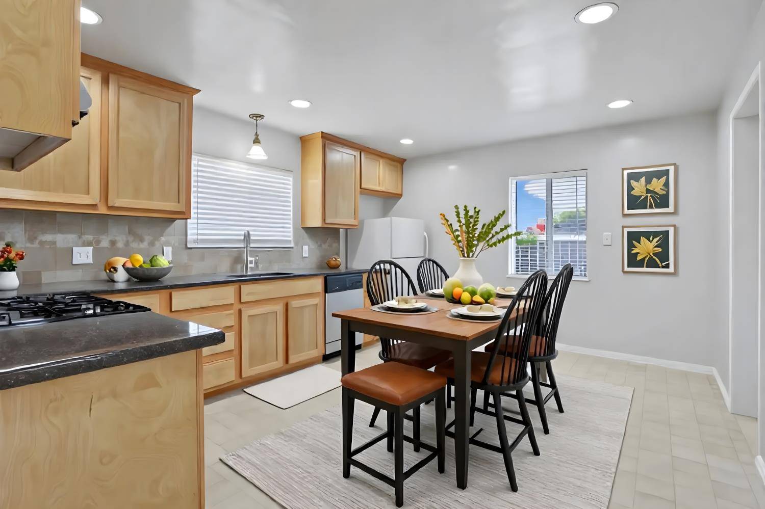 Manteca, CA 95337,810 Edythe ST
