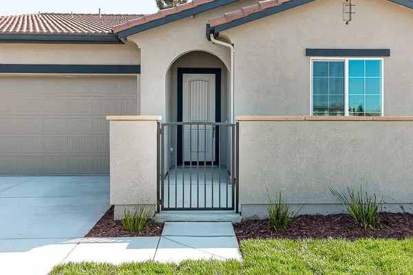 Oakdale, CA 95361,901 Meadowlands DR