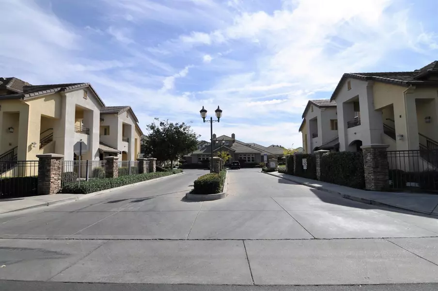 1360 Shady LN #215, Turlock, CA 95382