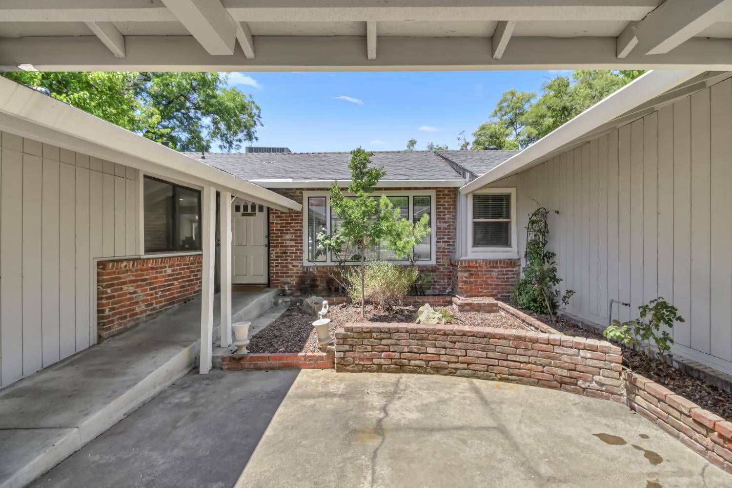 Sacramento, CA 95825,1733 Bonnie Way