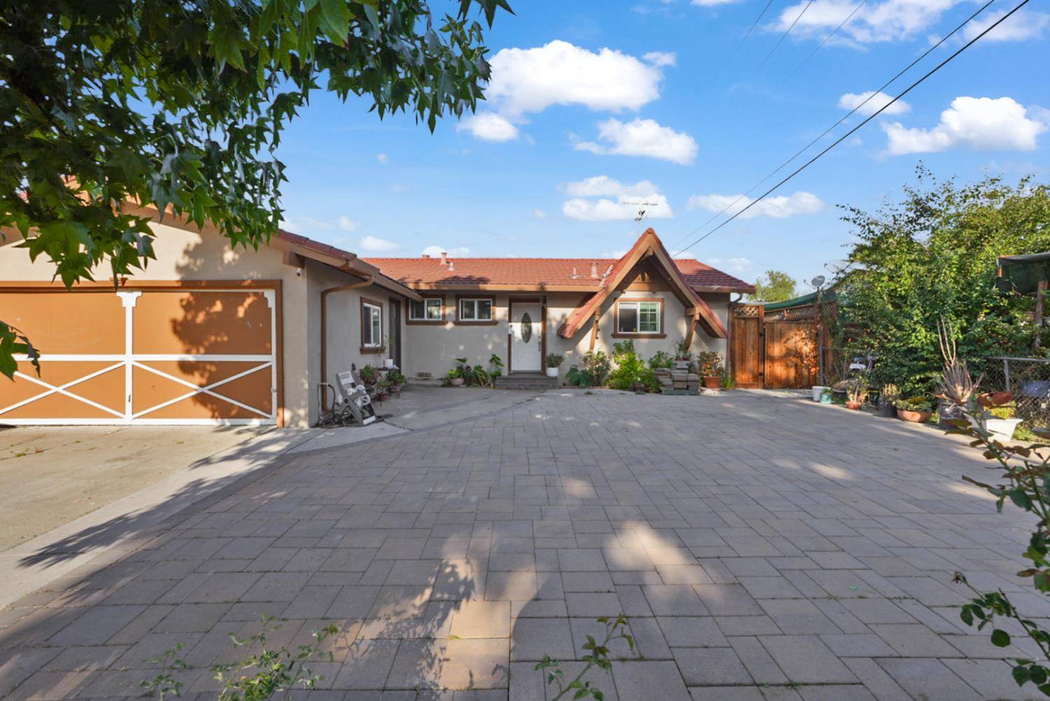 Milpitas, CA 95035,393 La Baree DR