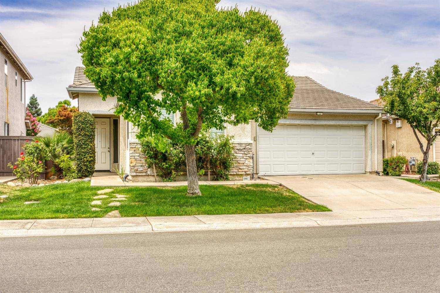 2187 N Bradburn DR, Sacramento, CA 95835