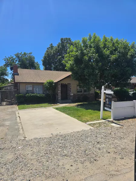 1104 Lombardy DR, Modesto, CA 95351