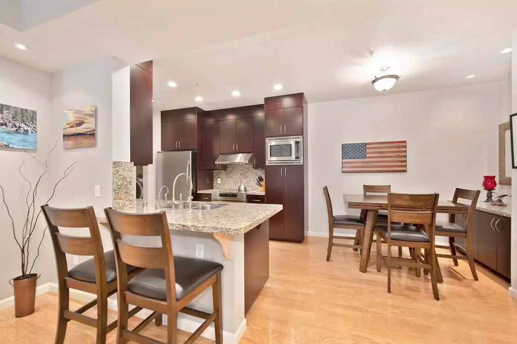 Roseville, CA 95678,501 Gibson DR #211