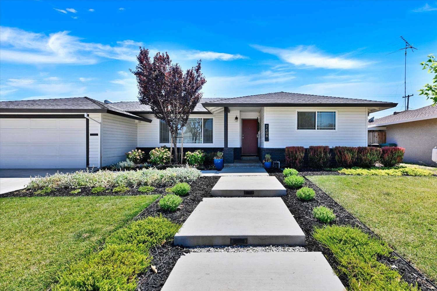 Sacramento, CA 95828,7408 Lindale DR