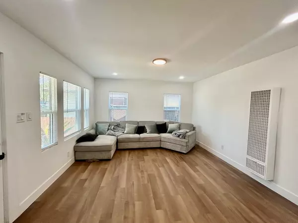 Bakersfield, CA 93308,112 Woodrow AVE