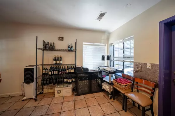 Murphys, CA 95247,380 Main ST #1