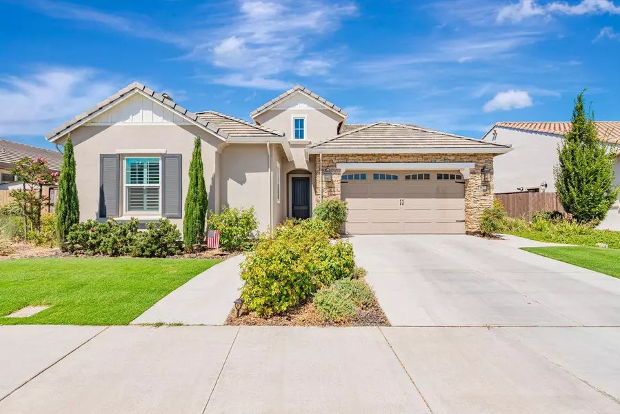 1821 Larkspur LN, Lodi, CA 95242