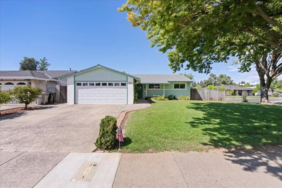 8853 Garden Glen WAY, Sacramento, CA 95826