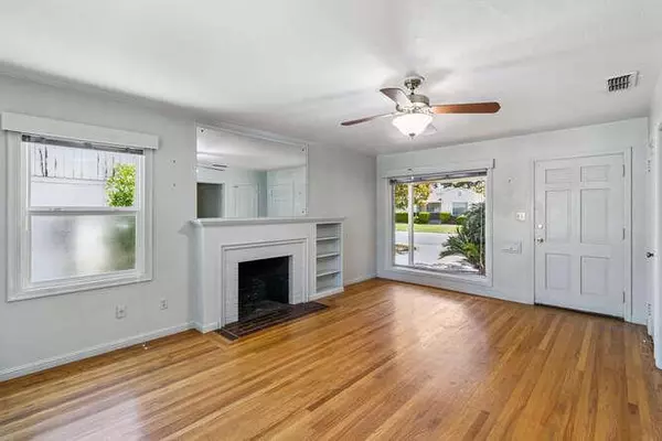 Sacramento, CA 95818,719 Flint WAY