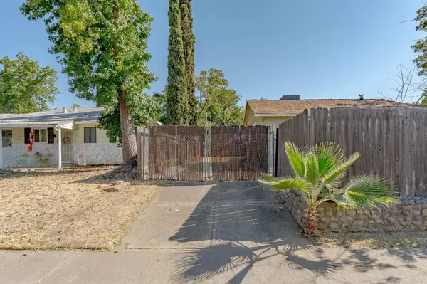 Sacramento, CA 95820,7330 Peacock WAY