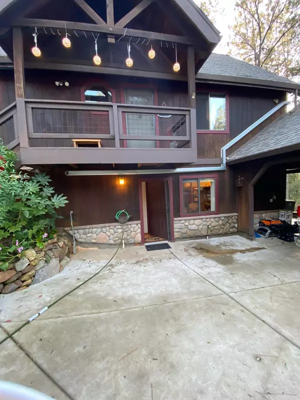 Applegate, CA 95703,1025 Cerro Vista DR