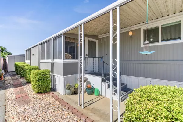 Rancho Cordova, CA 95670,247 Rocky Hills LN