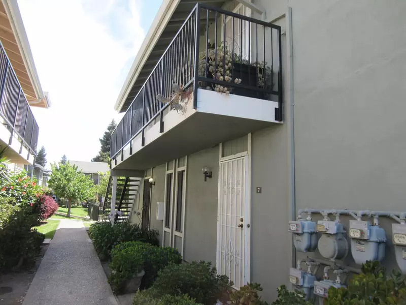 3722 W Benjamin Holt DR #7, Stockton, CA 95219