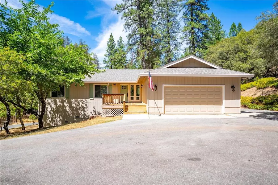1051 Cerro Vista DR, Applegate, CA 95703