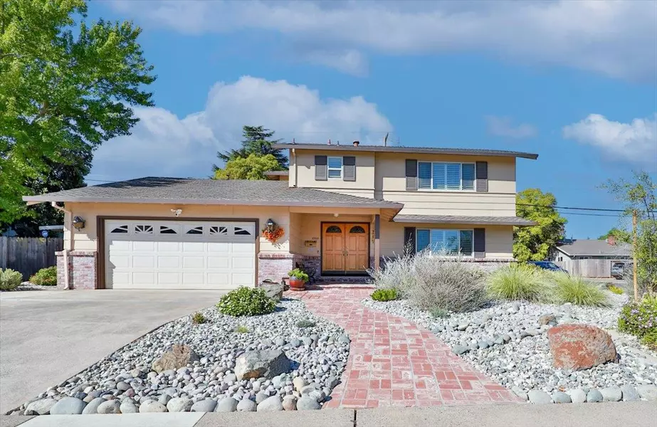 2700 Mendonca DR, Rancho Cordova, CA 95670