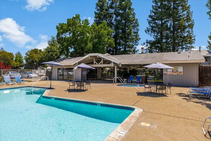 3606 Gold Creek LN, Sacramento, CA 95827