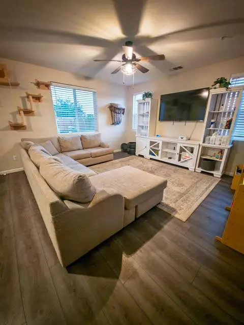 Olivehurst, CA 95961,1548 Pheasant Run DR