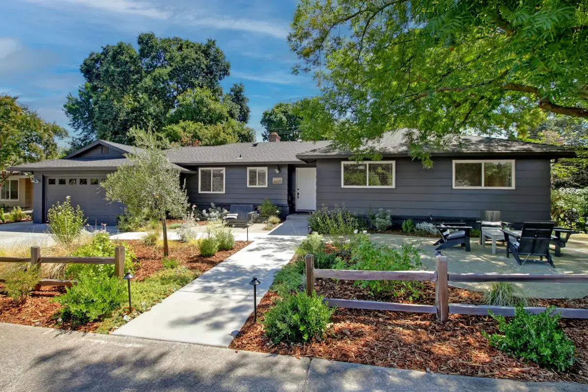 Sacramento, CA 95822,6025 Holstein WAY