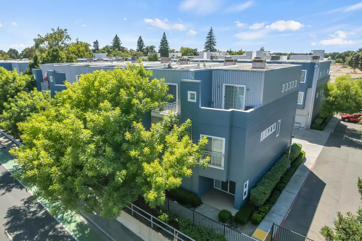 West Sacramento, CA 95605,403 Harriet LN