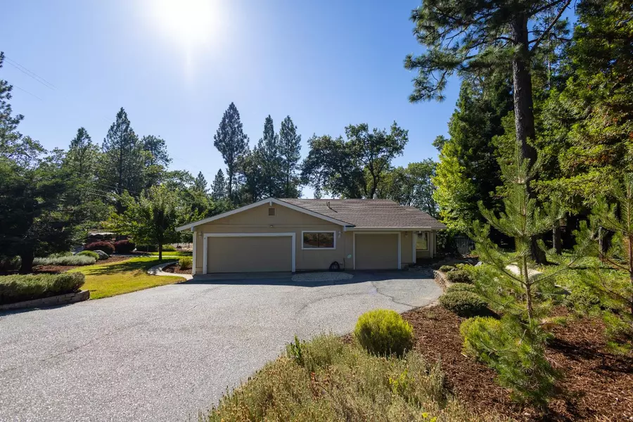 16249 David WAY, Grass Valley, CA 95949