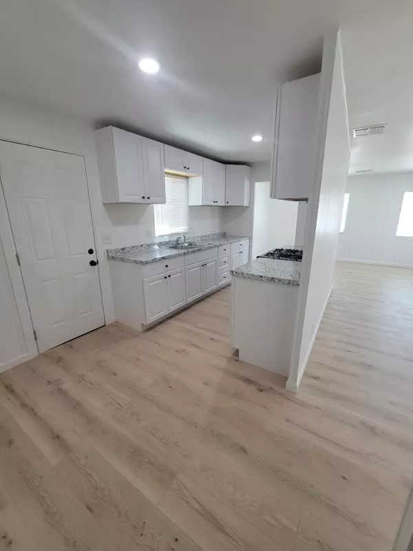 Bakersfield, CA 93203,801 Schipper St #63