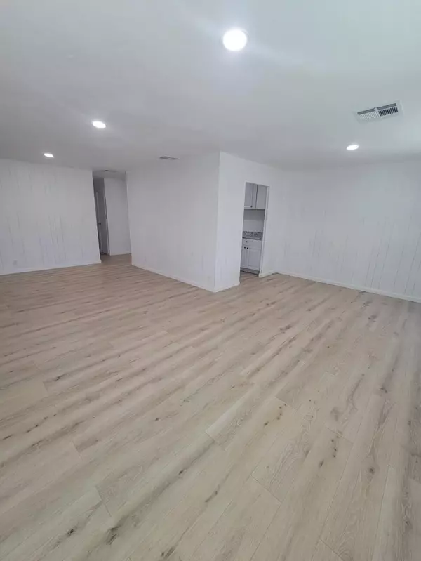 Bakersfield, CA 93203,801 Schipper St #63