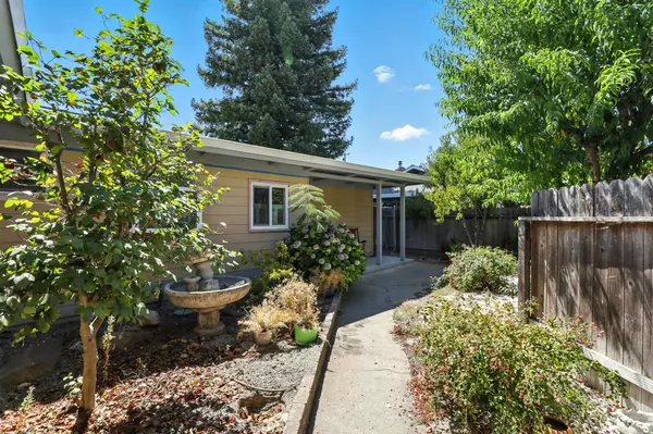Sacramento, CA 95825,2378 Hernando RD