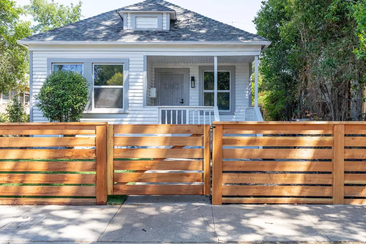 Sacramento, CA 95817,3271 8th AVE