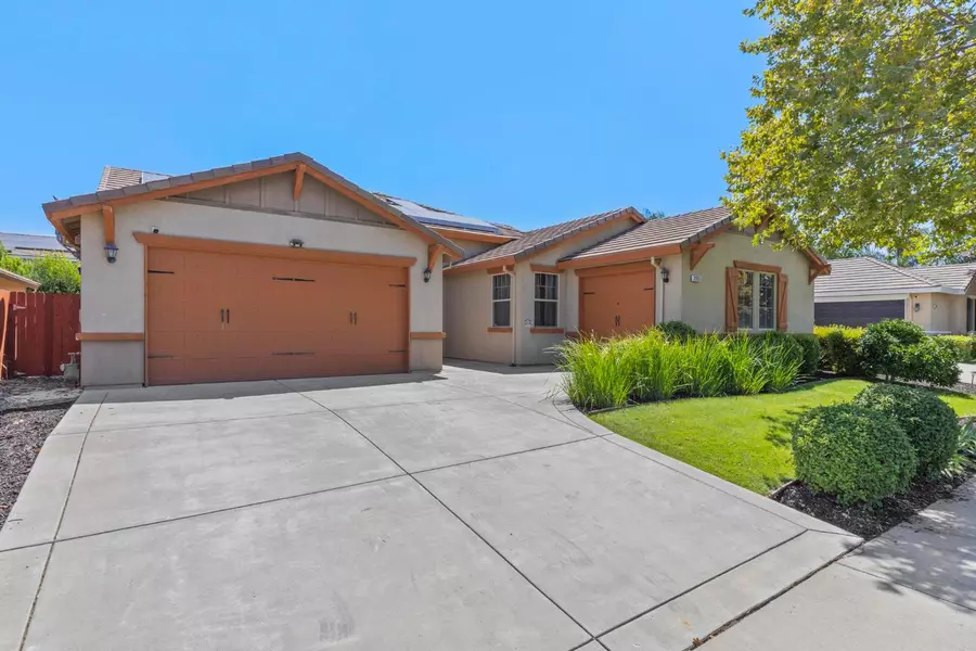 2035 Bidwell Bar DR, Plumas Lake, CA 95961