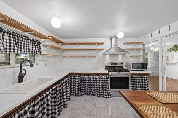 Roseville, CA 95747,541 Vandenberg CIR