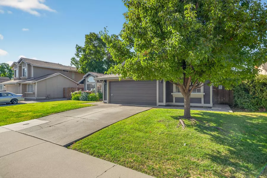 212 Shady Valley CT, Rio Linda, CA 95673