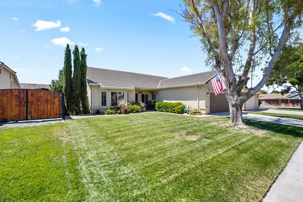 1630 Glacier Bay LN, Newman, CA 95360