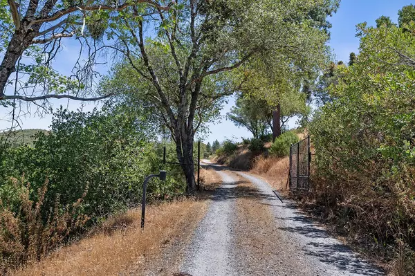 Mokelumne Hill, CA 95245,9300 Buckeye LN