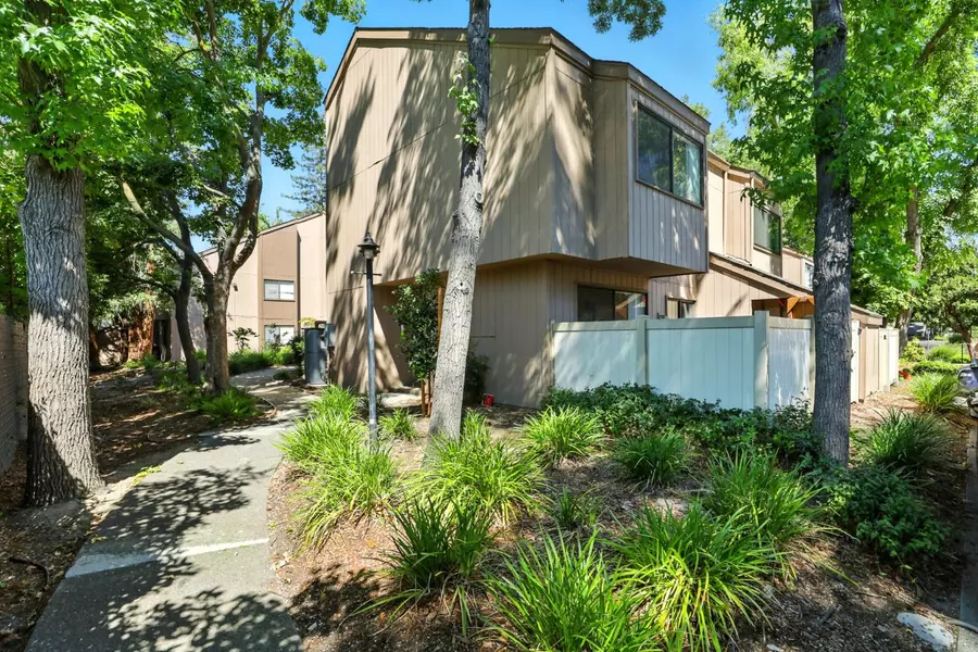 532 Woodside Oaks #4, Sacramento, CA 95825