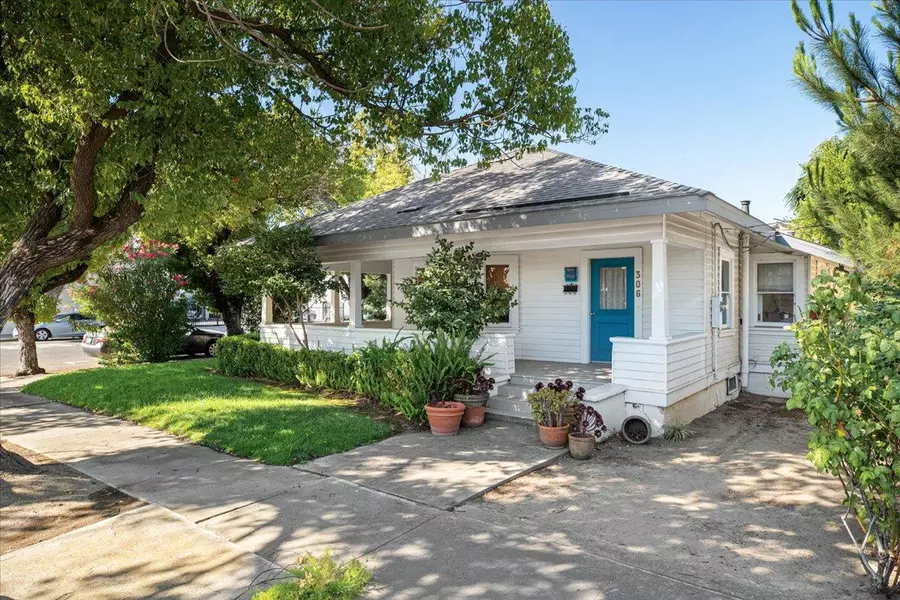 306 N 3rd AVE, Oakdale, CA 95361