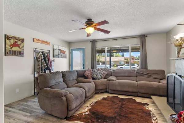 Oakdale, CA 95361,692 Cloverland WAY