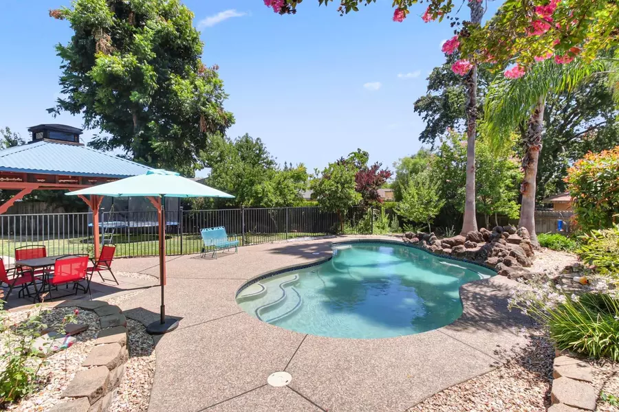 8328 Crestshire CIR, Orangevale, CA 95662