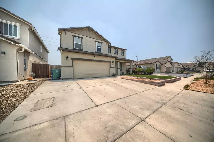 2045 Edwards ST, Los Banos, CA 93635