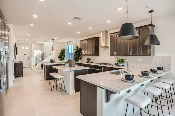 Woodland, CA 95776,2001 Baker PL